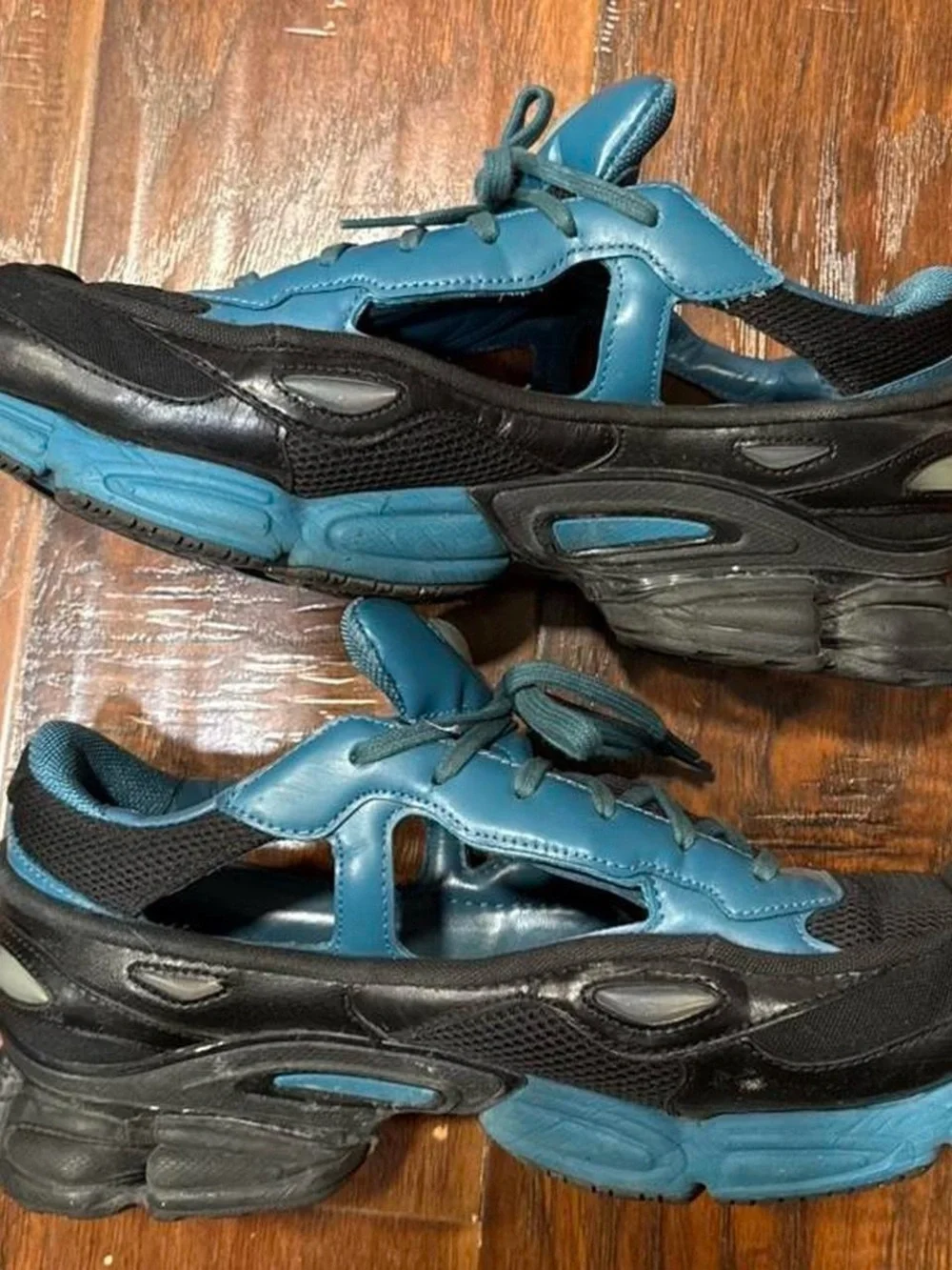 Raf Simons x Adidas FW18 Ozweego Replicant Sneakers - Picture 5 of 8